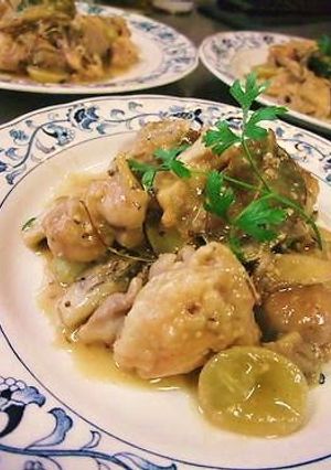A picture of Chicken and Green Grapes in White Wine.