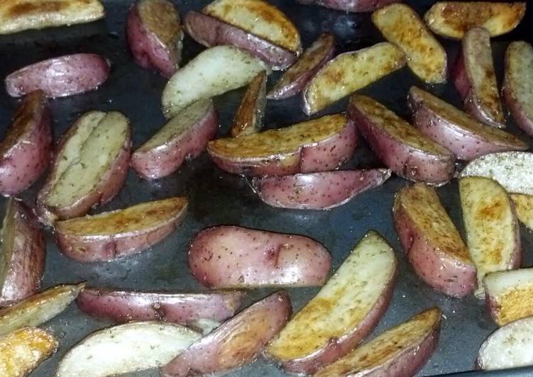 How to Prepare Appetizing Rosemary Potato Wedges