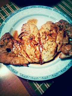 A picture of Chicken fillet with mustard.