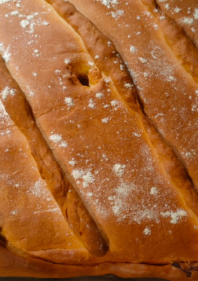Una foto de Empanada de bacalao con pasas