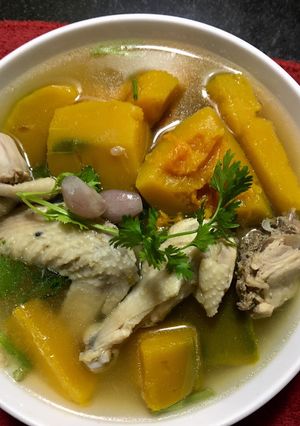 Hình của món Canh gà bí đỏ.