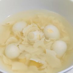 A picture of Gingko nut soup.