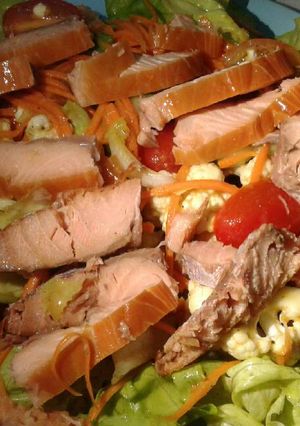 Hình của món Salad cá hồi xông khói.