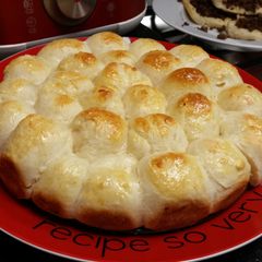 A picture of Bee hive cheese balls.