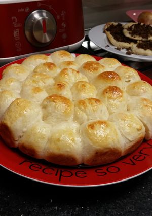 A picture of Bee hive cheese balls.