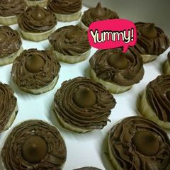 A picture of Mira's Easy Chocolate Frosting.