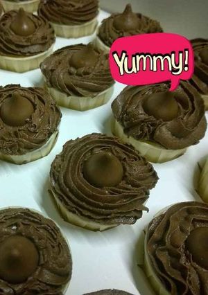A picture of Mira's Easy Chocolate Frosting.