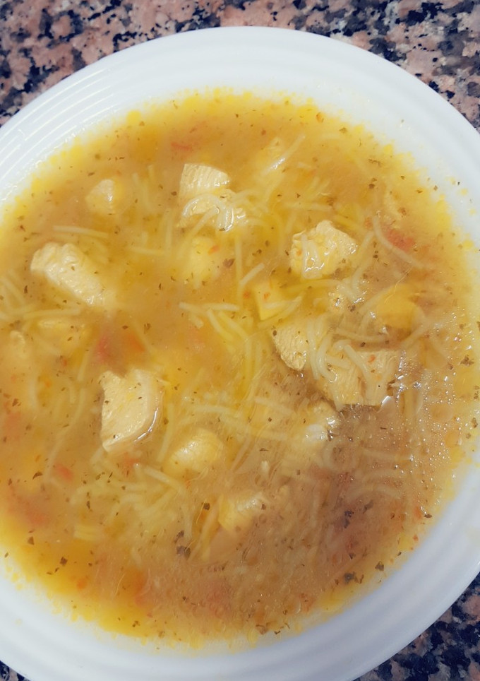 Una foto de Sopa fácil de pollo