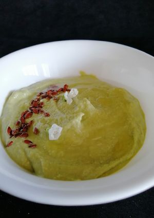 Una foto de Hummus de espinacas