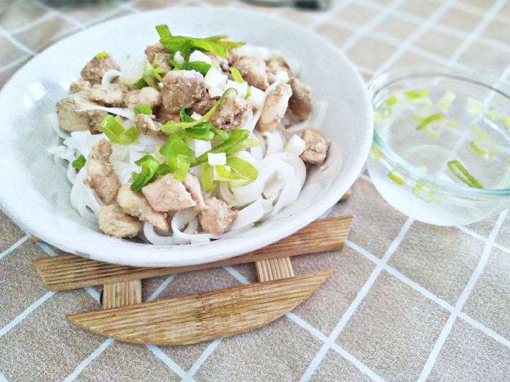 Bagaimana Menyiapkan Kwetiaw ayam rebus Kekinian