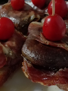 Una foto de Tapa de guiscanos con jamón