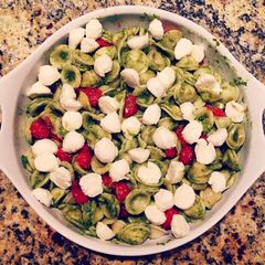 A picture of Corkscrew With Pesto And Oven Roasted Tomatoes.