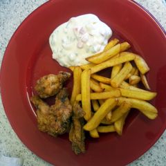 A picture of Chicken and chips fries with yogurt dipping.