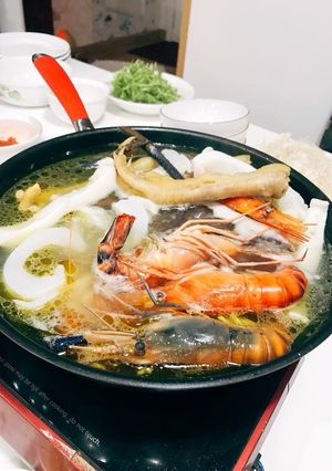 Hình của món Lẩu hải sản cho những ngày mưa.
