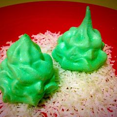 A picture of Christmas Tree Meringues.