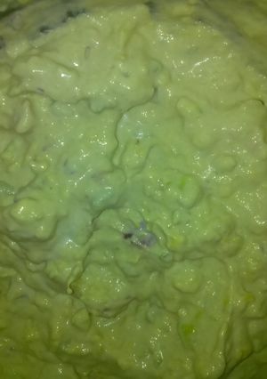 A picture of Momma's extra easy chunky guacamole.