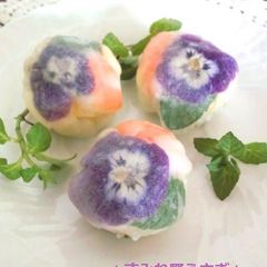 A picture of Western-Style Temari-Zushi For Hanami Cherry Blossom Viewing Parties or Bentos.