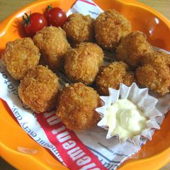 Rolly Polly Shrimp Dumpling Balls A picture of Rolly Polly Shrimp Dumpling Balls.