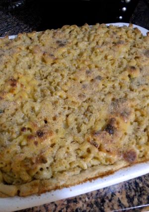 A picture of Baked mac and cheese pie.