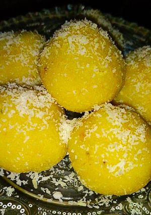 A picture of Coconut Laddu.