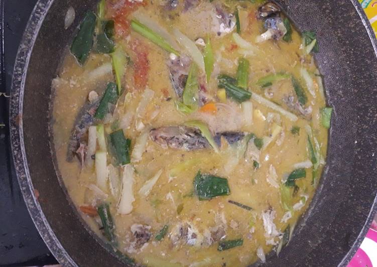 Ikan gembung kuah kuning