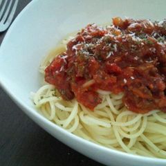 A picture of Meat Sauce Spaghetti with Canned Tomatoes.