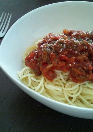A picture of Meat Sauce Spaghetti with Canned Tomatoes.