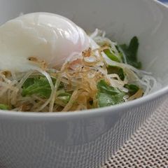 A picture of Japanese-style Daikon Radish and Chrysanthemum Greens Salad with Jako Fish.