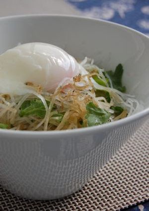 A picture of Japanese-style Daikon Radish and Chrysanthemum Greens Salad with Jako Fish.