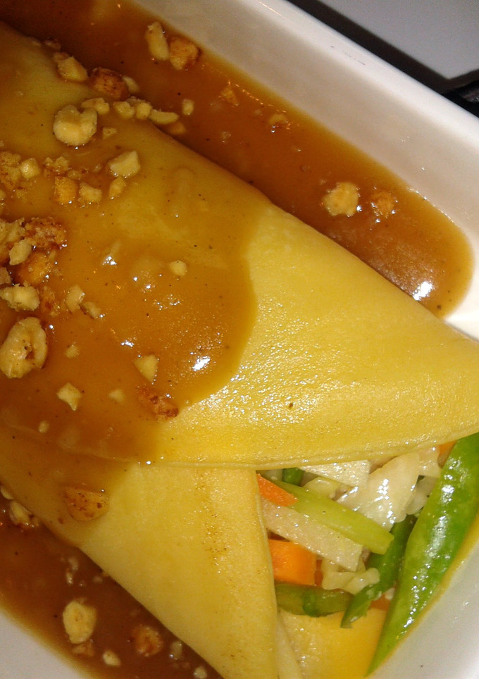 A picture of Fresh Spring Roll "Lumpiang Sariwa".