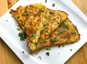 صورة لوصفة عجة البطاطس المبشوره سهله وسريعه 🥕🥔🍳🌿