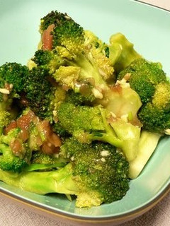 A picture of Microwaved Broccoli with Ume and Garlic.