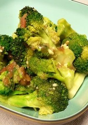 A picture of Microwaved Broccoli with Ume and Garlic.