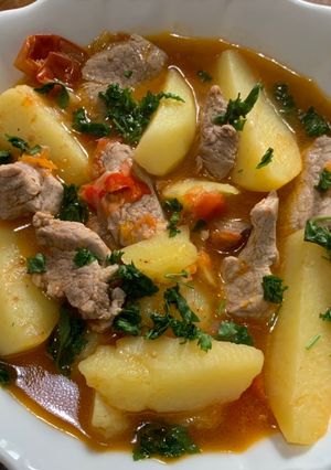 O poză a rețetei Papricaș cu cartofi și carne de porc.