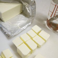 A picture of How to Cut Cream Cheese Neatly.