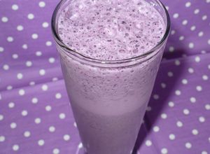 Áfonyás sajttortaízű turmix recept fotója