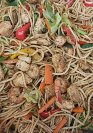A picture of Stirfry Lemon Pepper Chicken & Shrimp Lomein.