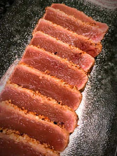 Una foto de Tataki de atún rojo