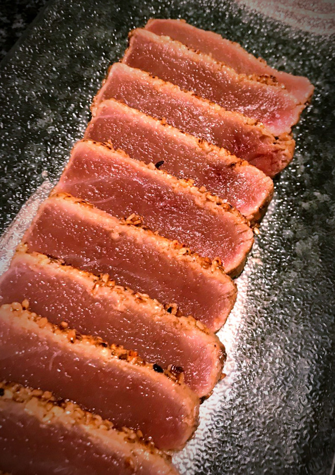 Una foto de Tataki de atún rojo