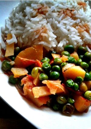 A picture of Soy sauce peas and potatoes.