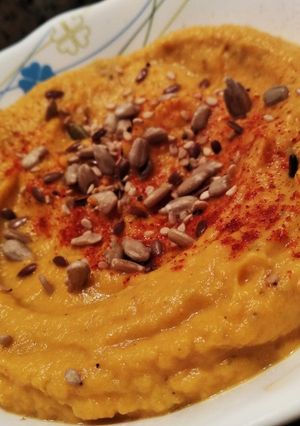 Una foto de Hummus de calabaza