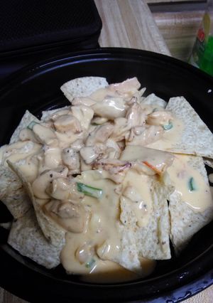 A picture of Chicken Nachos.