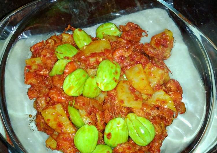 Resep Balado Udang Petai Cemplung yang Enak Banget