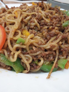 A picture of Stir fried noodles with minced meat.