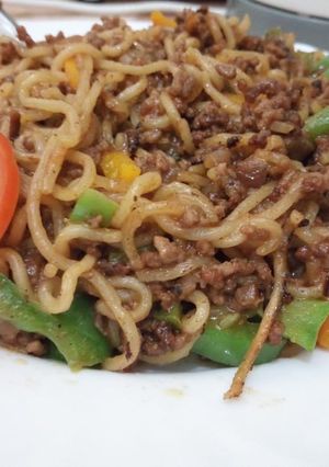 A picture of Stir fried noodles with minced meat.