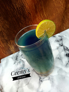 A picture of Cucumber and mint blue lemonade.
