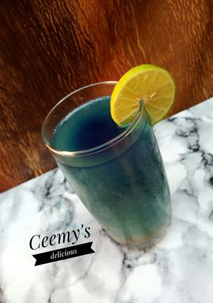 A picture of Cucumber and mint blue lemonade.
