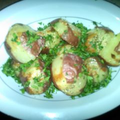 A picture of Garlicky parsley red potatoes.