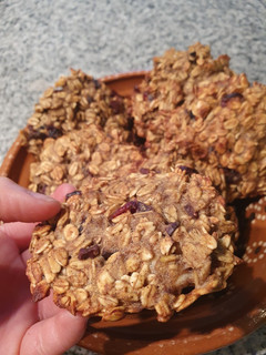 Una foto de Galletas de avena, plátano y arándanos