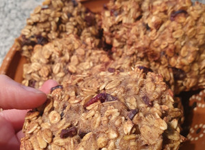 Una foto de Galletas de avena, plátano y arándanos